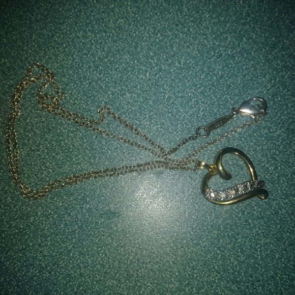 GORGEOUS DIAMOND HEART PENDANT - Picture 4 of 6